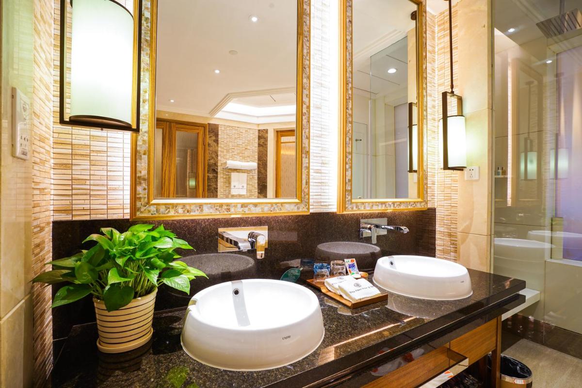 Suitetrails - Regal Palace Resort & Spa