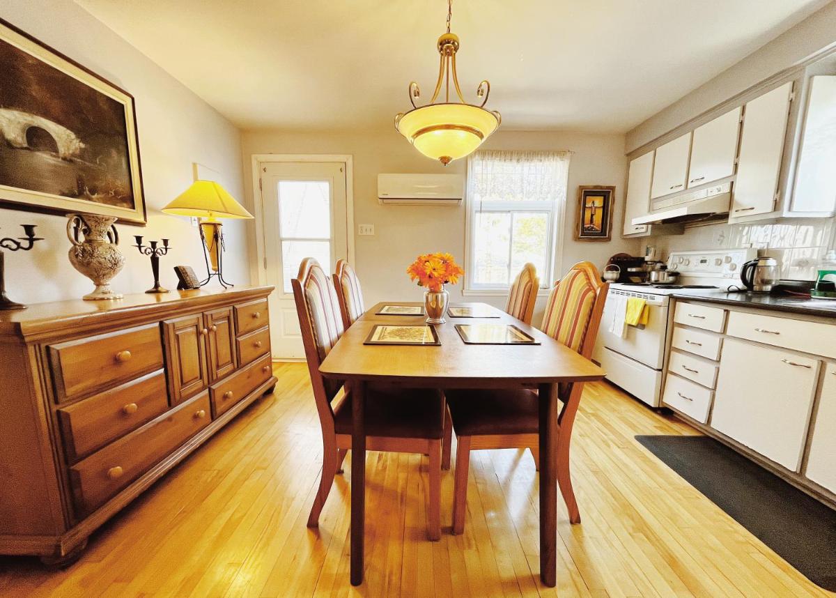 Peace House Subway&Private parking 5 mins Downtown - Housity