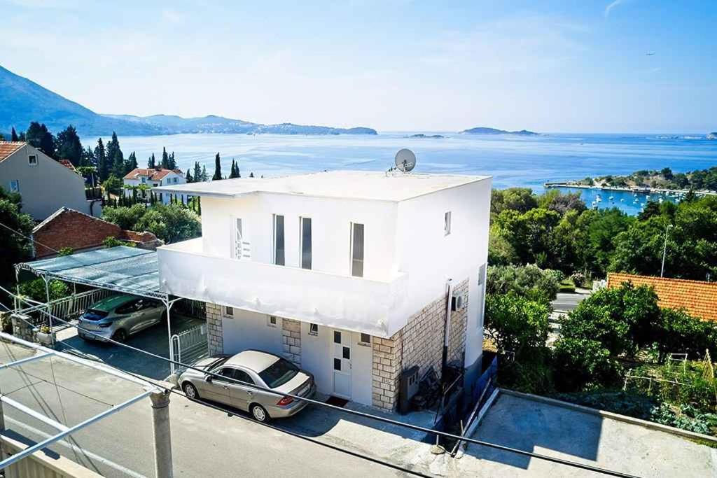Apartments in Mlini 44021 - Housity