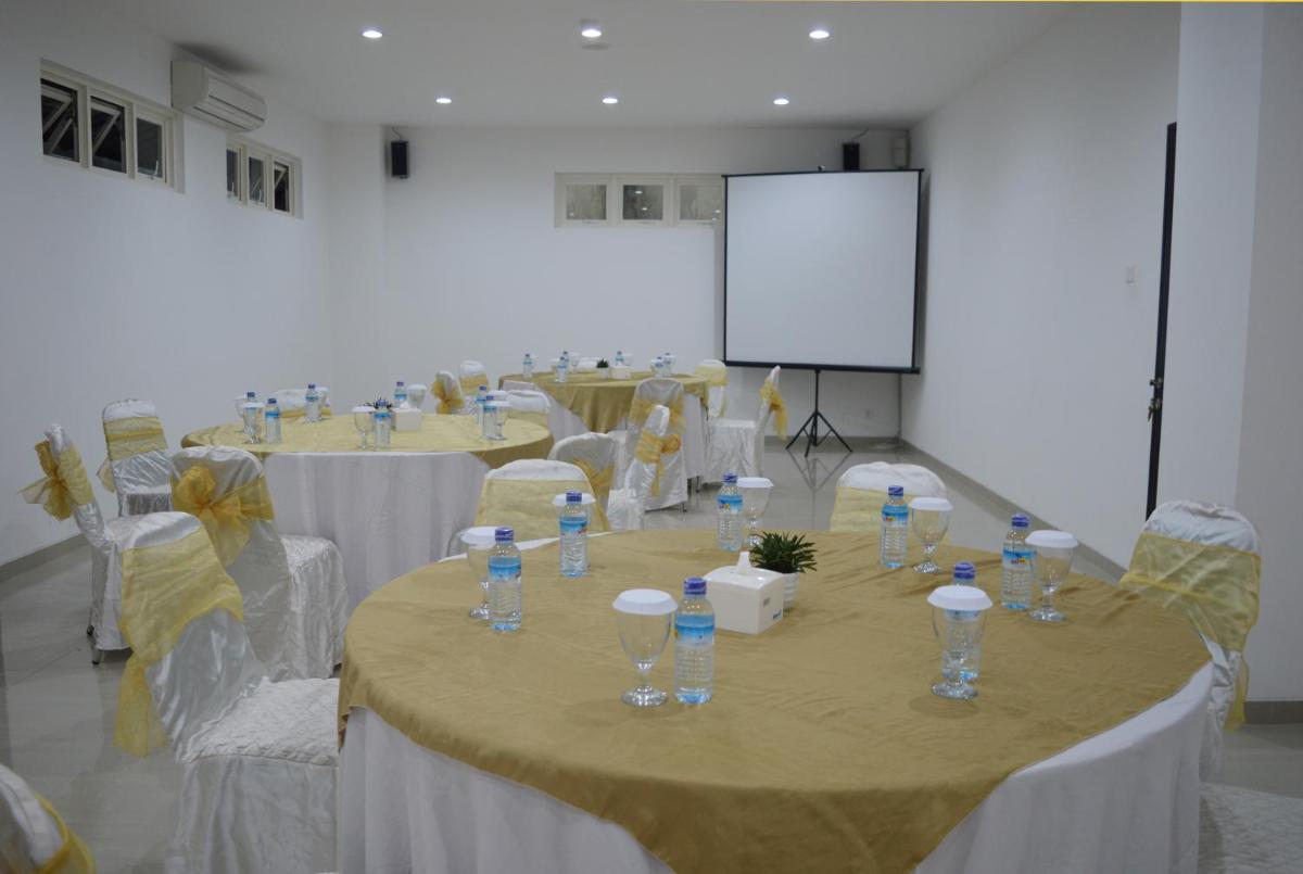 M Hotel - Hizvo