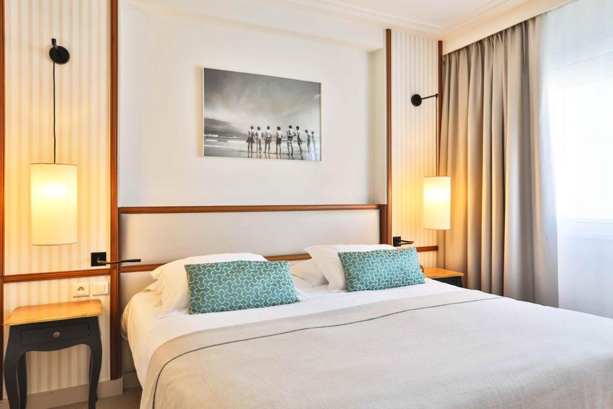 Un ou plusieurs lits dans un hébergement de l'établissement Atlantic Hôtel & Spa