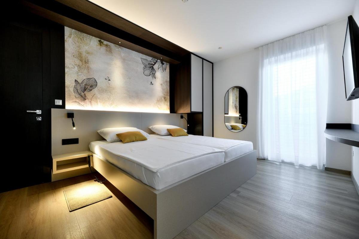 CROWONDER Apartments & Rooms OAZA with heated Swimming Pool and Sauna - Housity
