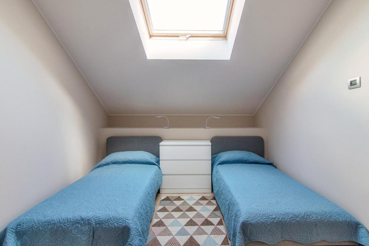 Sky Attic 72 - The House Of Travelers - Housity
