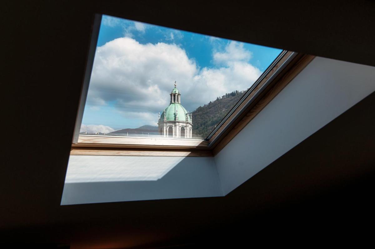 Sky Attic 72 - The House Of Travelers - Housity