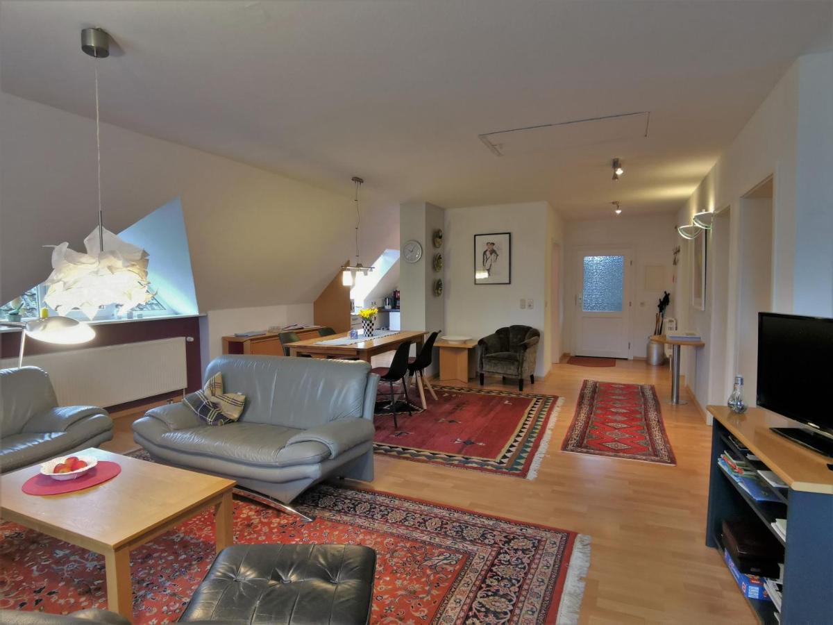 Kobs - FeWo inmitten der Natur mit zwei Bädern, Terrasse und gemütlichem Wohn- und Esszimmer - Housity