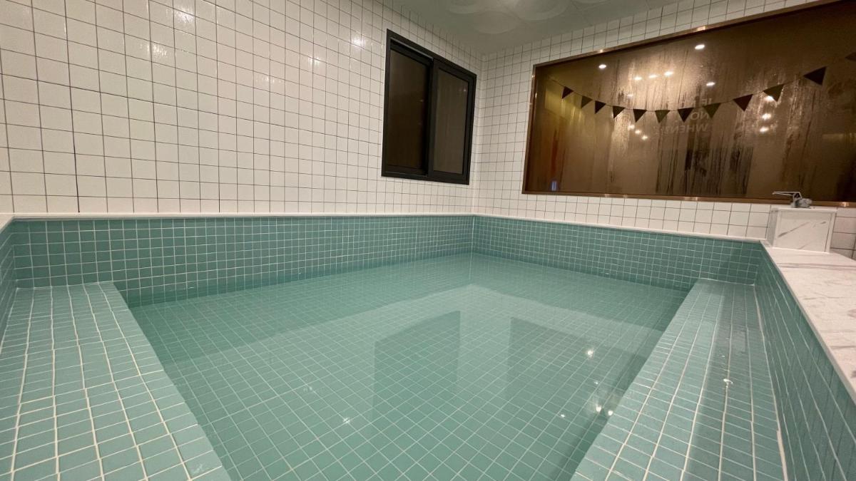 BUTTON HOTEL - Housity