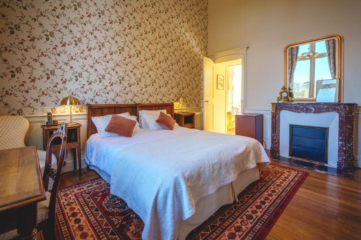 Un ou plusieurs lits dans un hébergement de l'établissement Château La Comtesse de Loire & Spa