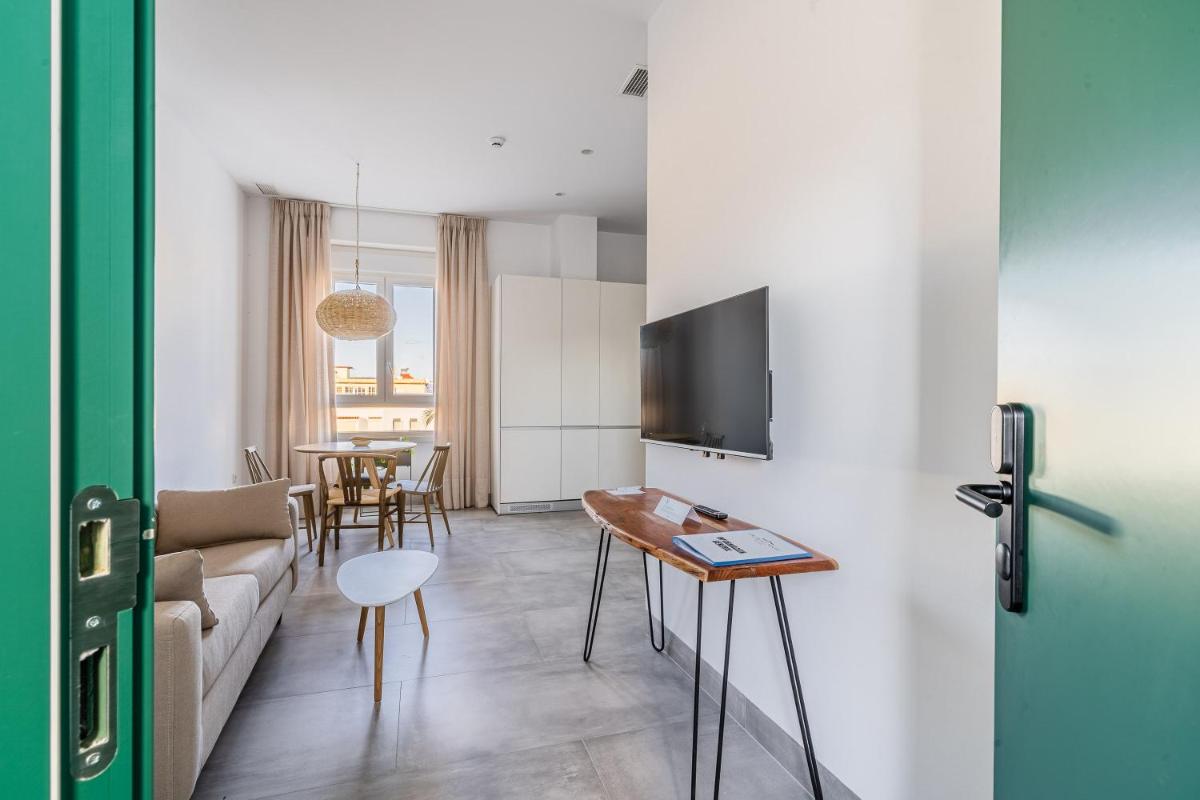 CASA DE LA VEGA SUITES - Housity