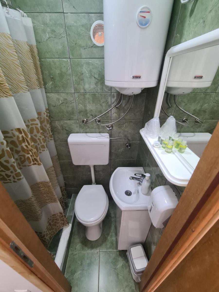 Konak Dobri Potok - Housity