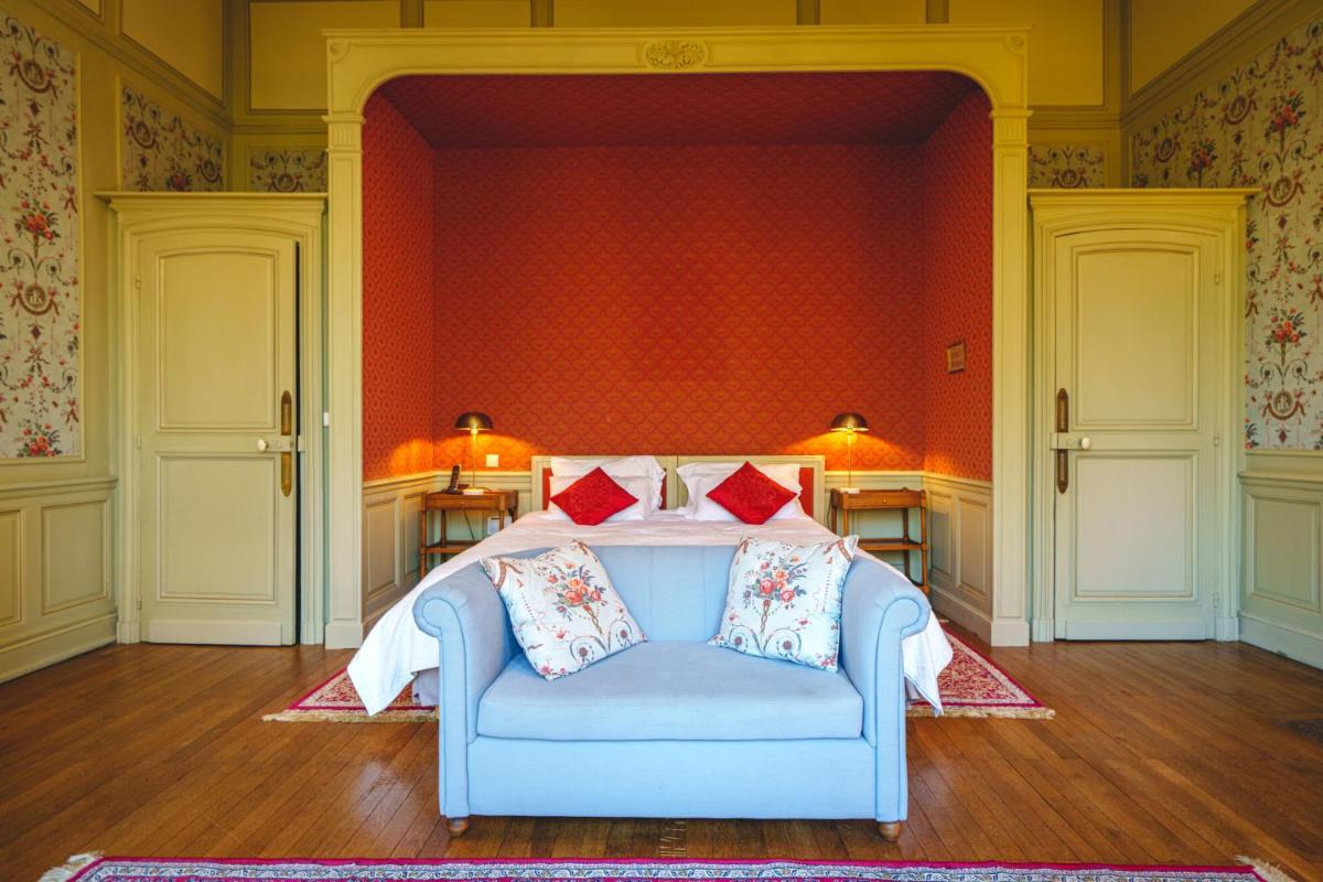 Coin salon dans l'établissement Château La Comtesse de Loire & Spa