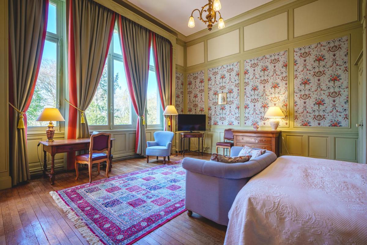 Coin salon dans l'établissement Château La Comtesse de Loire & Spa