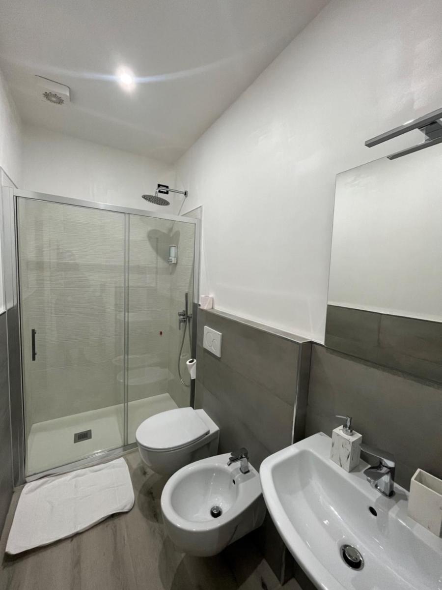 Thanit Rooms - Housity