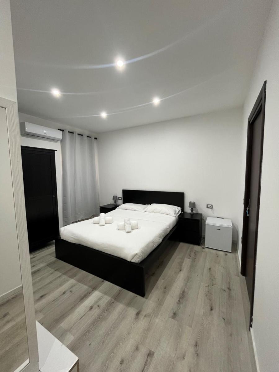 Thanit Rooms - Housity