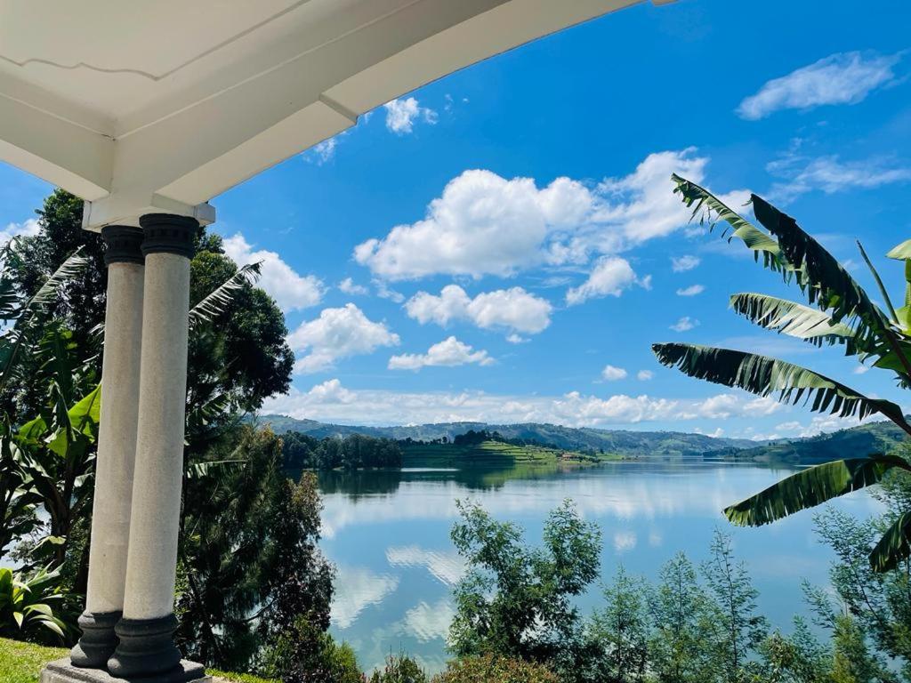 Villa Bunyonyi - Housity