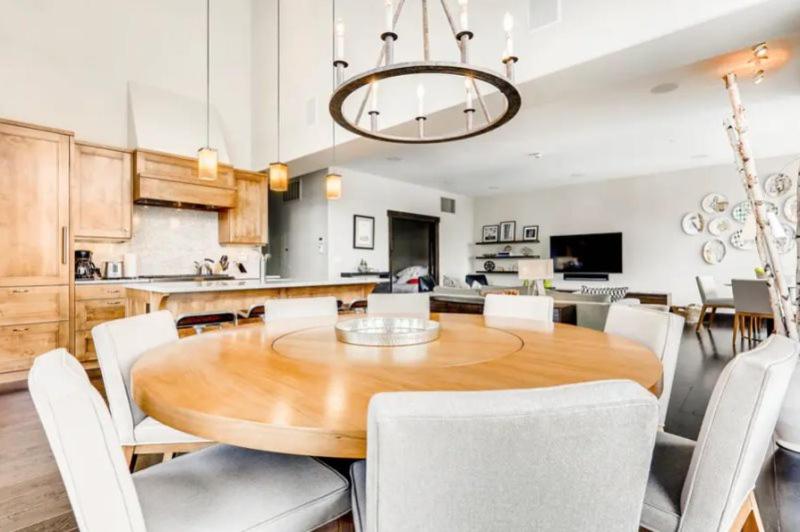 3 Bedroom Luxury Residence In Lionshead Village - Mere Steps To Eagle Bahn Gondola - Housity