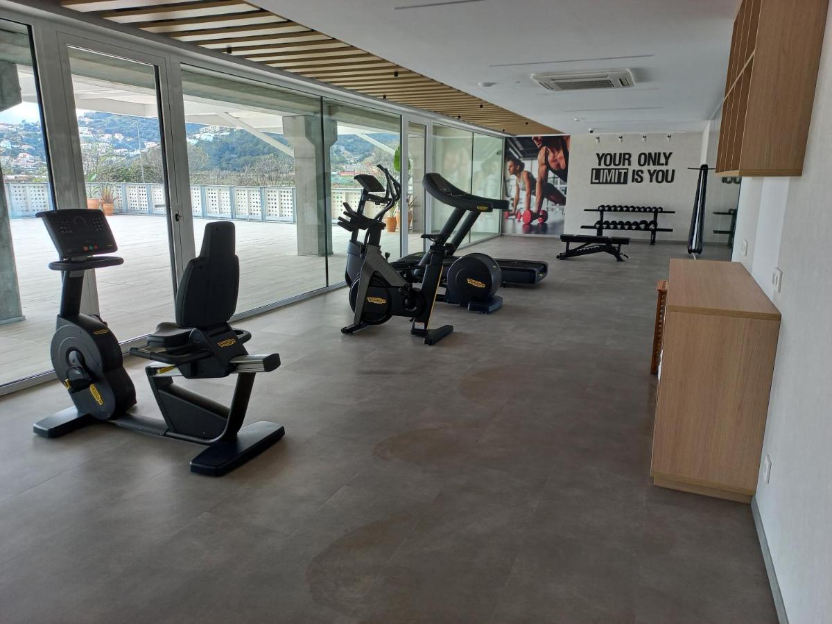 Gimnasio o instalaciones de fitness de Sumus Hotel Monteplaya & SPA 4Sup - Adults Only
