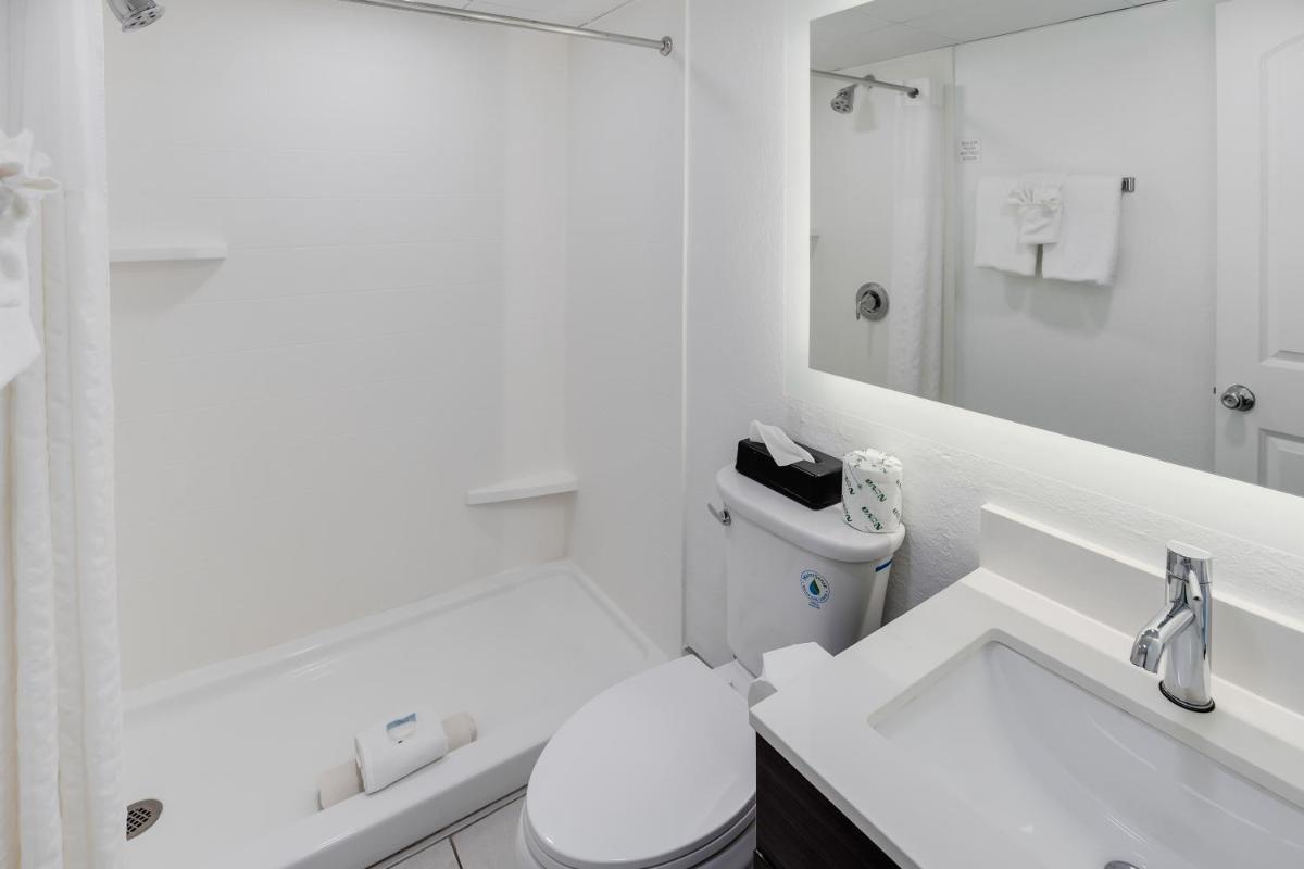 Tropical Seas Hotel - Housity