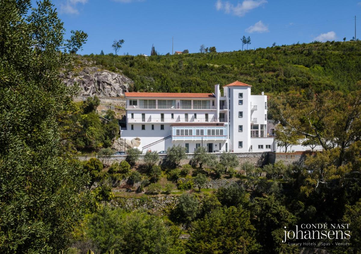 um grande edifício branco no topo de uma colina em Pure Monchique Hotel - Villa Termal Spa Resort - by Unlock Hotels em Monchique