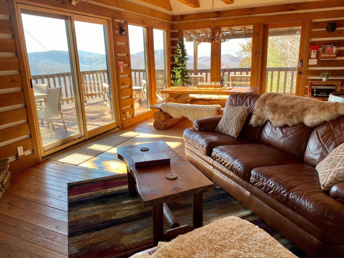 Hideaway Chalet-Mountain Top View Pet Friendly - Housity