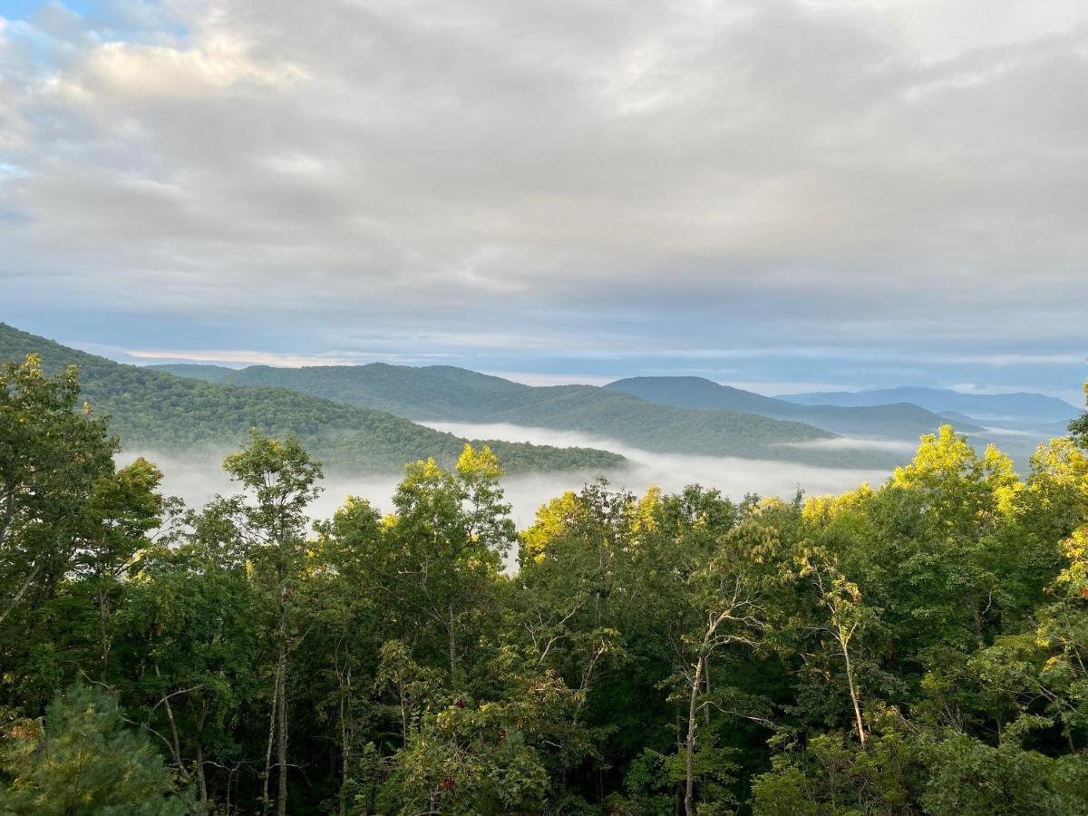 Hideaway Chalet-Mountain Top View Pet Friendly - Housity
