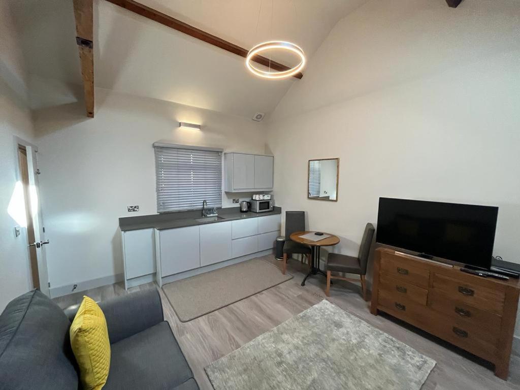 The Falcon Hotel - Housity