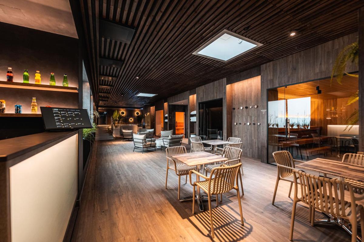 Meri Seaside Hotel & SPA - Housity