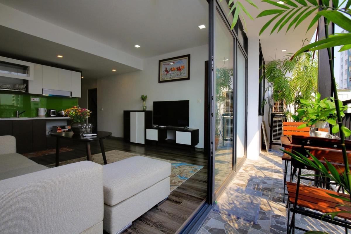 Investland Building, Kim Ma Street, Luxury One bedroom, Tow bedrooms near Lotte, Daewoo and Vinhomes Metropolis - Housity