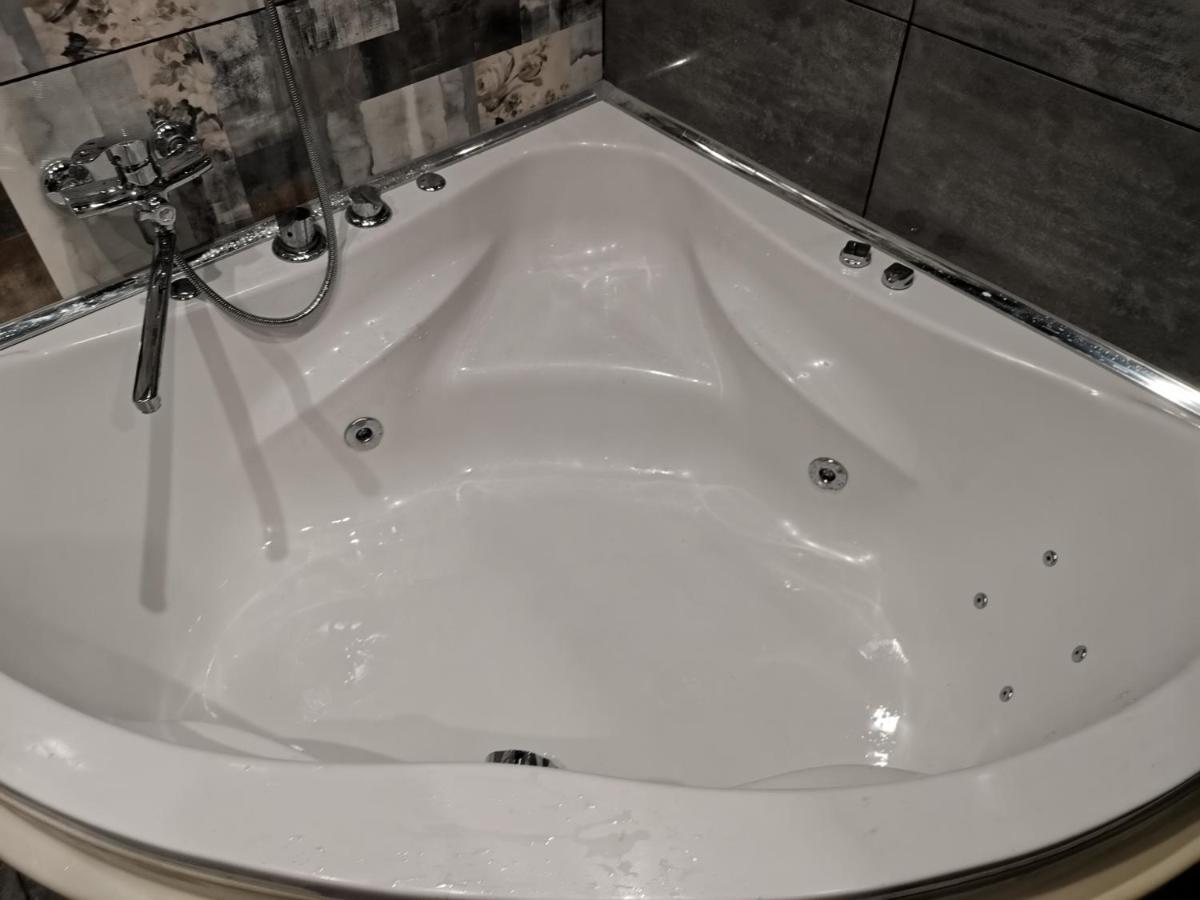 Luxury apartment 2023 with Jacuzzi - Housity