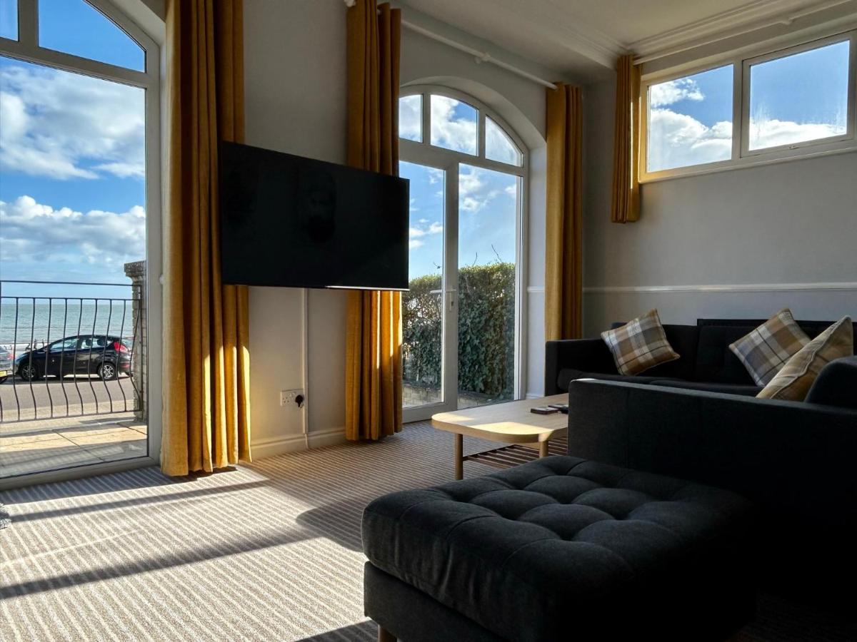 Clifton Seafront Apartments - Sandown, Isle of Wight - FREE CAR FERRY - Housity