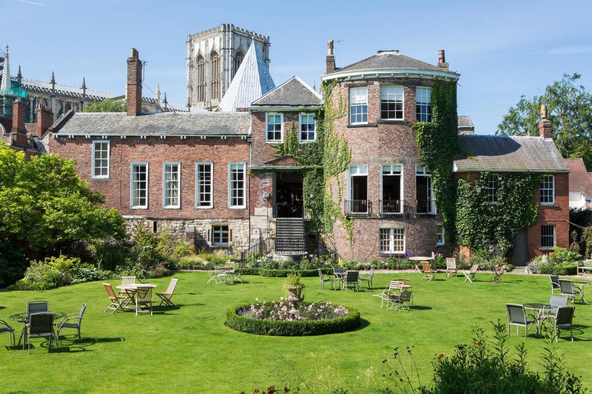 Grays Court Hotel - Housity