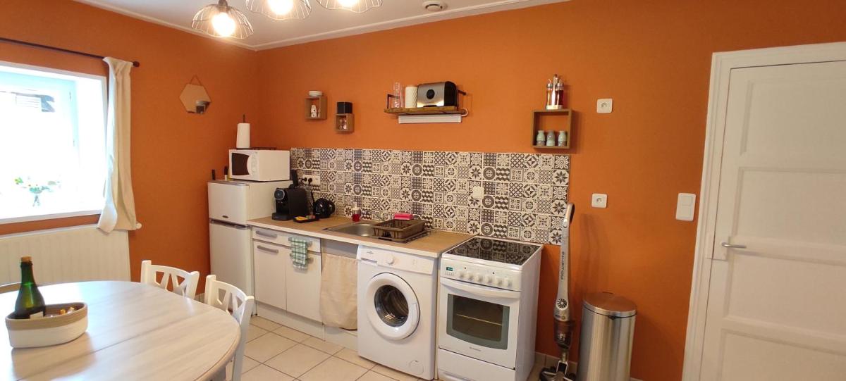 Gîte - Les Pivoines - Les Jardins de Kerellec - 20min de la mer 4 à 6 personnes terrasse jacuzzi - Housity