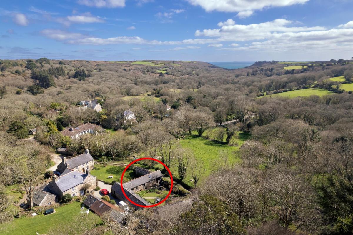 Suitetrails - Cosy cottage in the beautiful Lamorna Valley - walk to the pub & sea