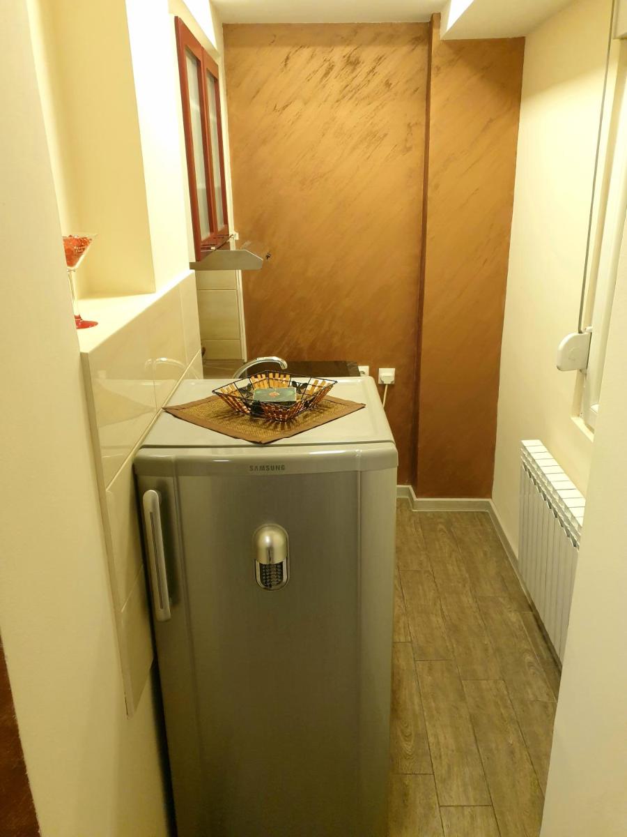 Ceca Apartman - Housity