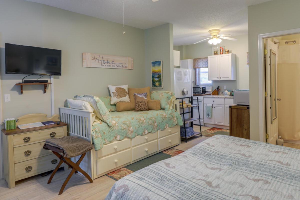 Sneads Ferry Vacation Rental Studio with Water Views - Housity