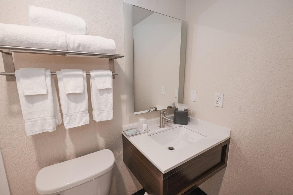 Holiday Inn Cleveland-Mayfield by IHG - Housity