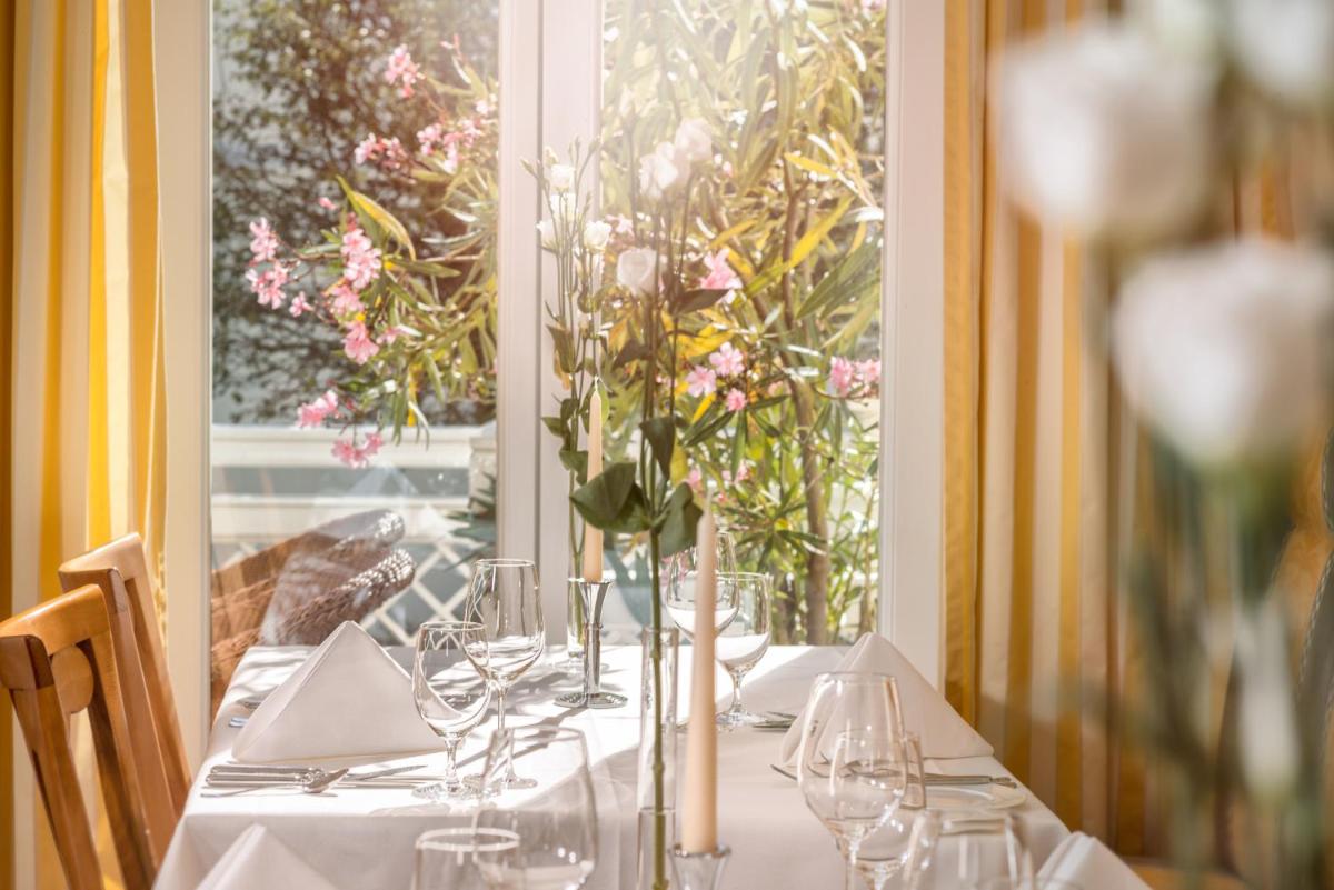 Ein Garten an der Unterkunft ROEWERS Privathotel & Spa