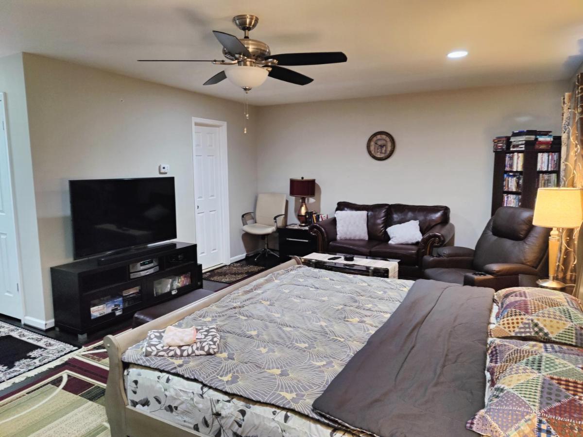 Luxurious stay at prime location - Housity