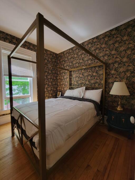 The Maple Shade Suite - Housity