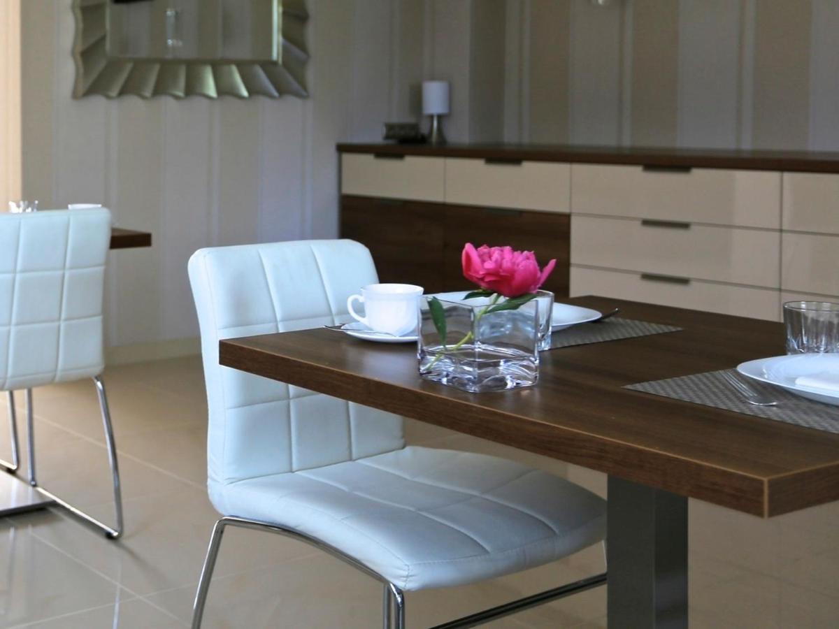 10 Bed And Breakfast - Housity