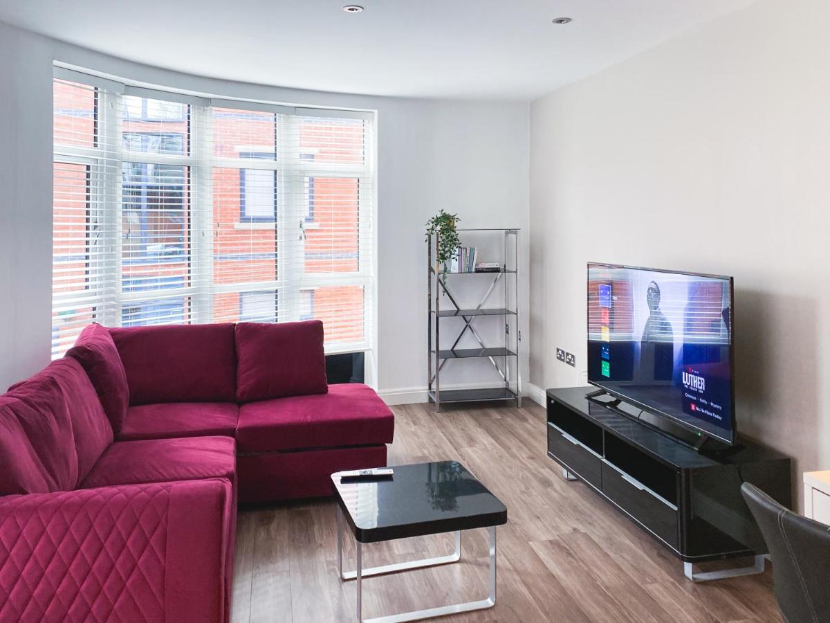 Zen Modern 2 Bedroom Apartment close to city centre ideal for a group of 4-6 - Housity