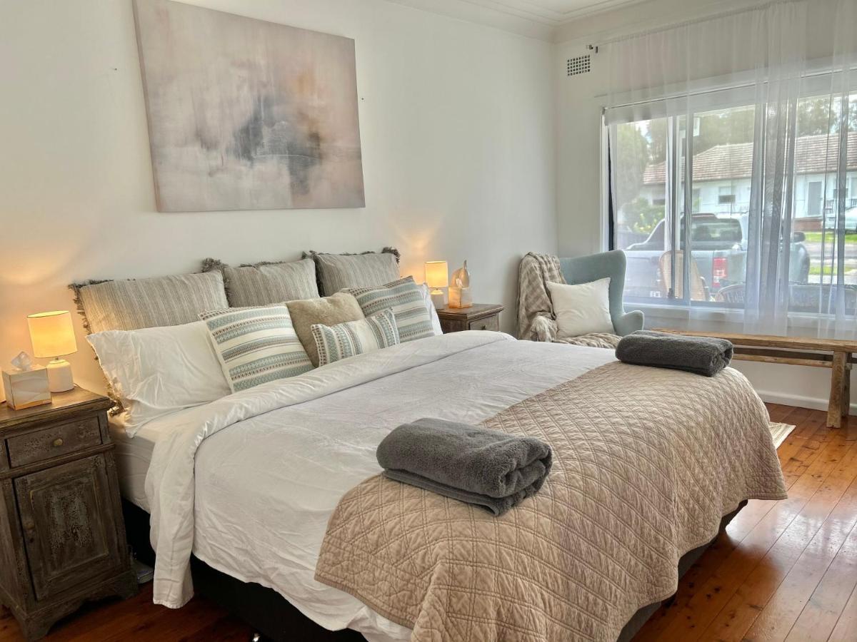 Long Jetty Lake House - Housity