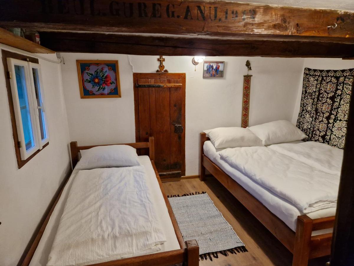 La sălaşul fermecat în Cheile Carasului - Housity