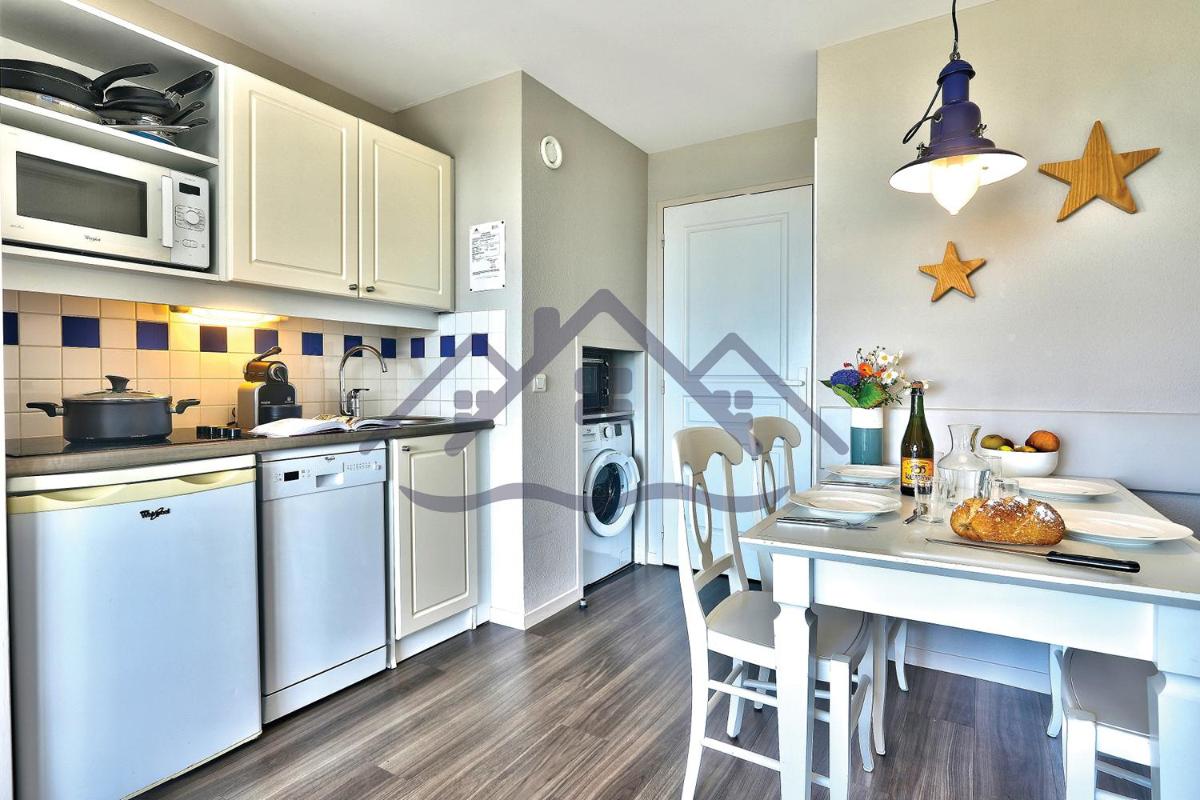 LocaLise au Guilvinec - A28 - Belle vue sur la mer, la piscine et le jardin - - Tout à pied, plages, port, centre, commerces, marché - Wifi inclus - Linge de lit inclus - Housity