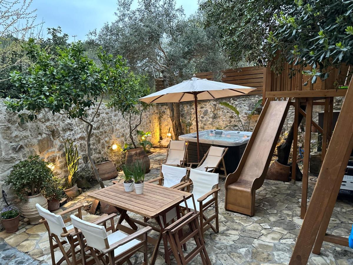MK Cottage With Breakfast and Jacuzzi - Housity