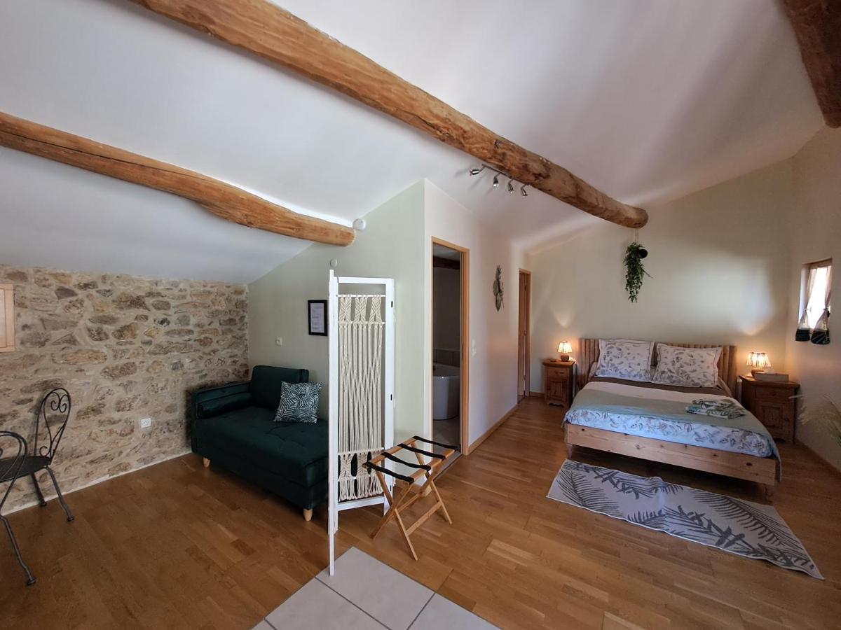 Domaine Saint Claude - Gîte , Chambres d'hôtes & hébergement insolite - Housity