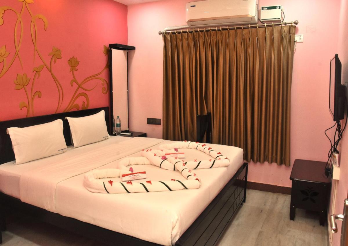 Temple stay - Uma Residency and Guest House - Housity