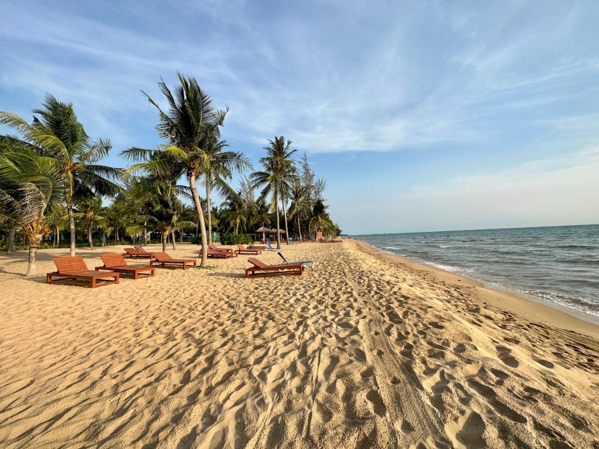 8BR west coast Phu Quoc beach townhouse shared swimming pool - Housity