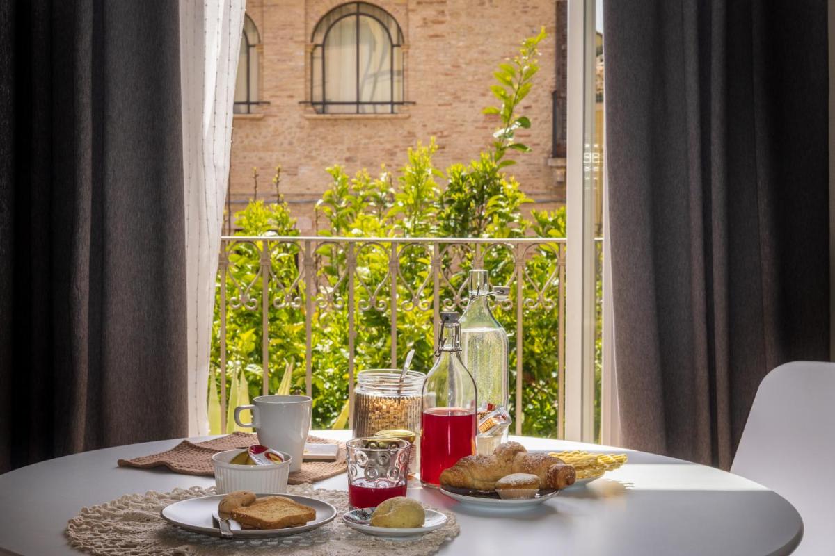 B&B La Finestra Sui Tetti - Housity