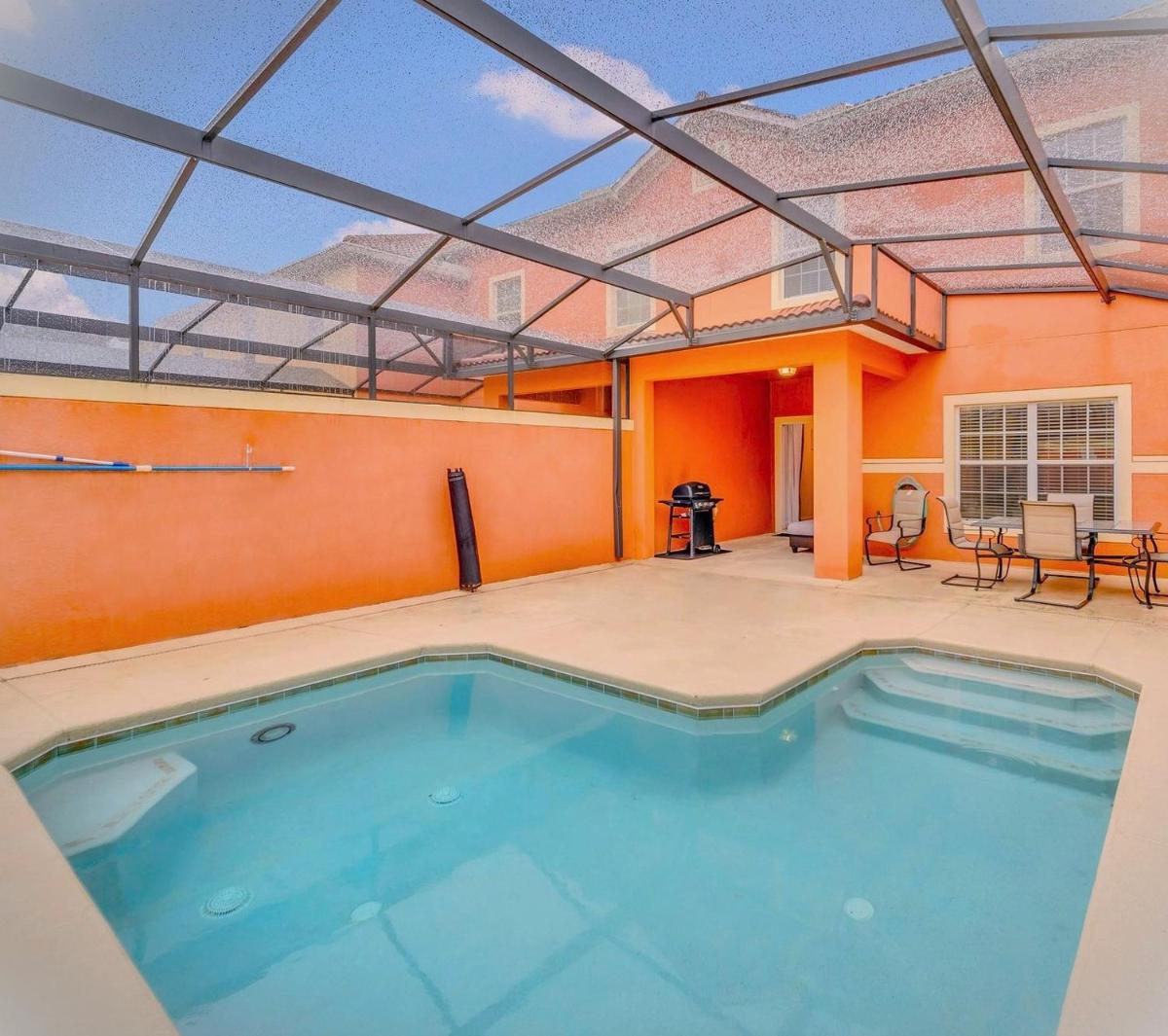 Private Pool Getaway Near Theme Parks - Hizvo