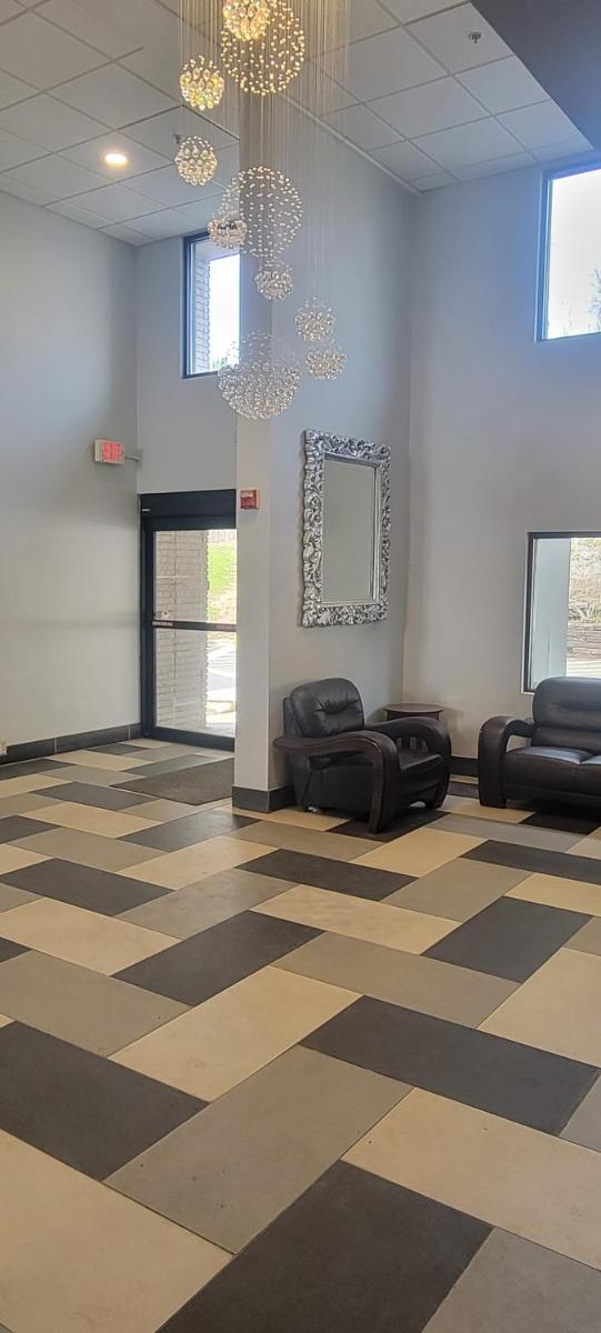 Royal Inn & Suites - Housity